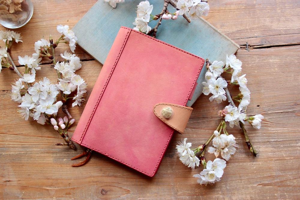 【サイズオーダー可能】ほぼ日手帳カバー/手染め手染めサクラ、真鍮ボタン付き　受注製作品