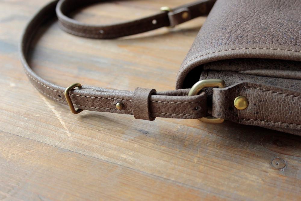 Kudu leather (クードゥーレザー)ミニショルダーバッグ グレー | 7枚目